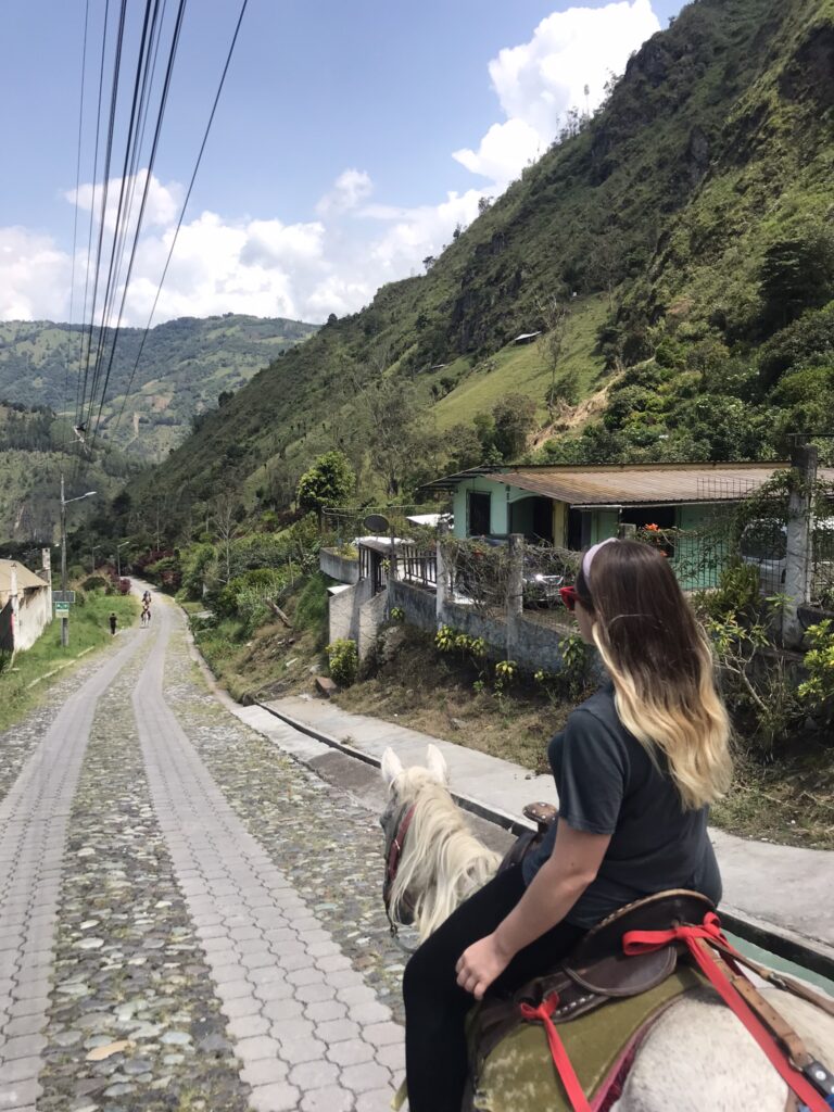 Ecuador travel on horseback in Banos