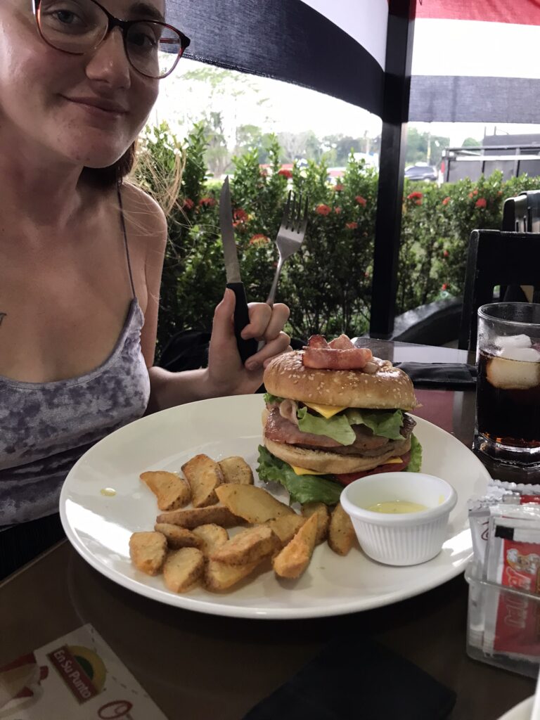 A hamburger in Palmar Norte