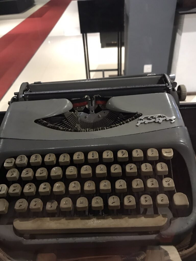 A typewriter with Maldives script