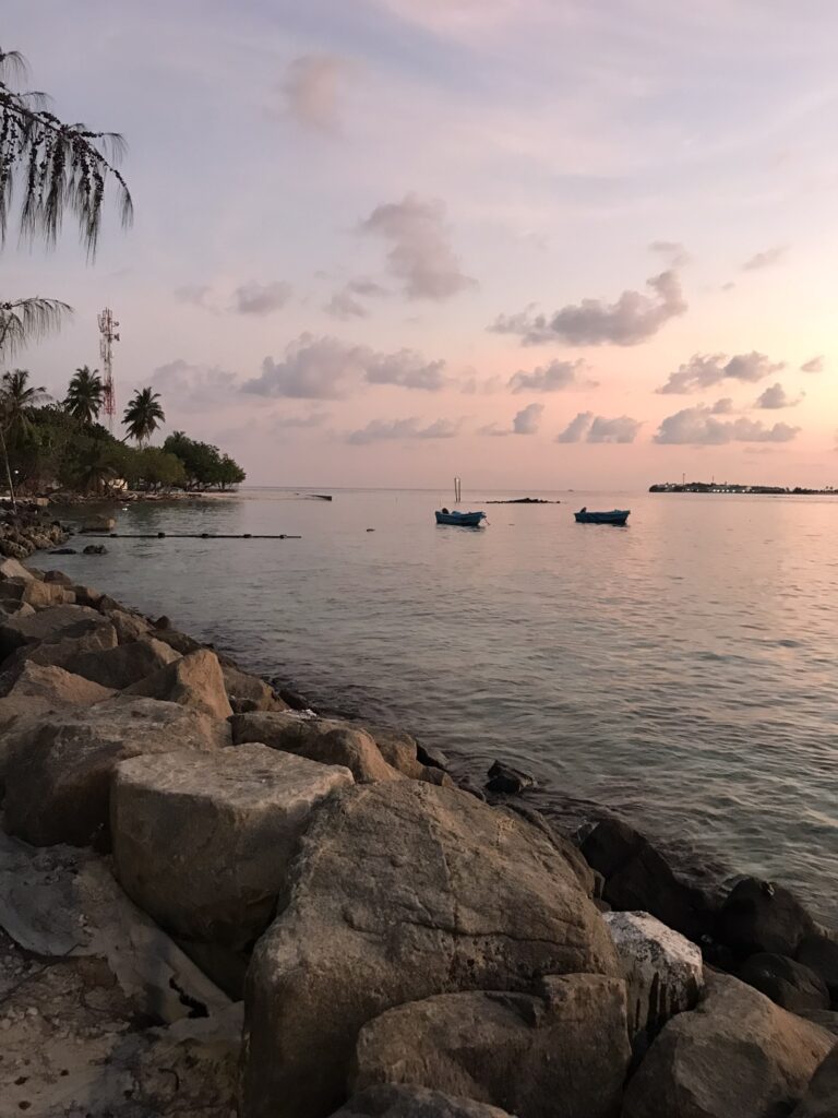 A sunset on Gulhi island