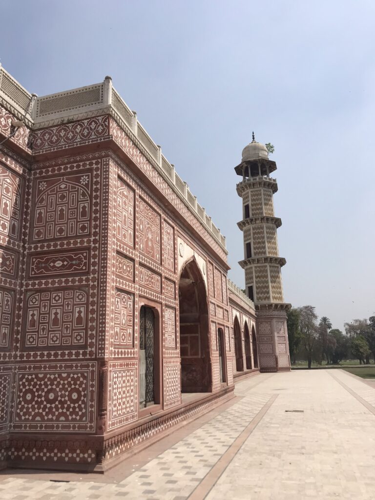 Detailed pietra dura walls at Jahangir's Tomb