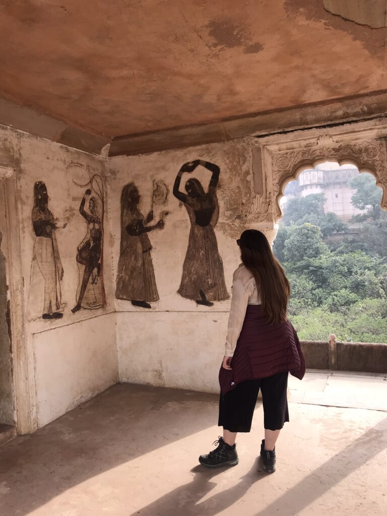 Wall art at Orchha Fort
